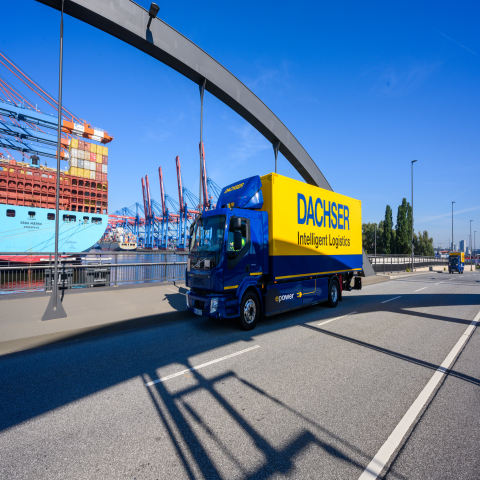 DACHSER hat im Jahr 2023 signifikant in den Ausbau seiner Netze investiert. Für 2024 sind Investitionen von rund 500…