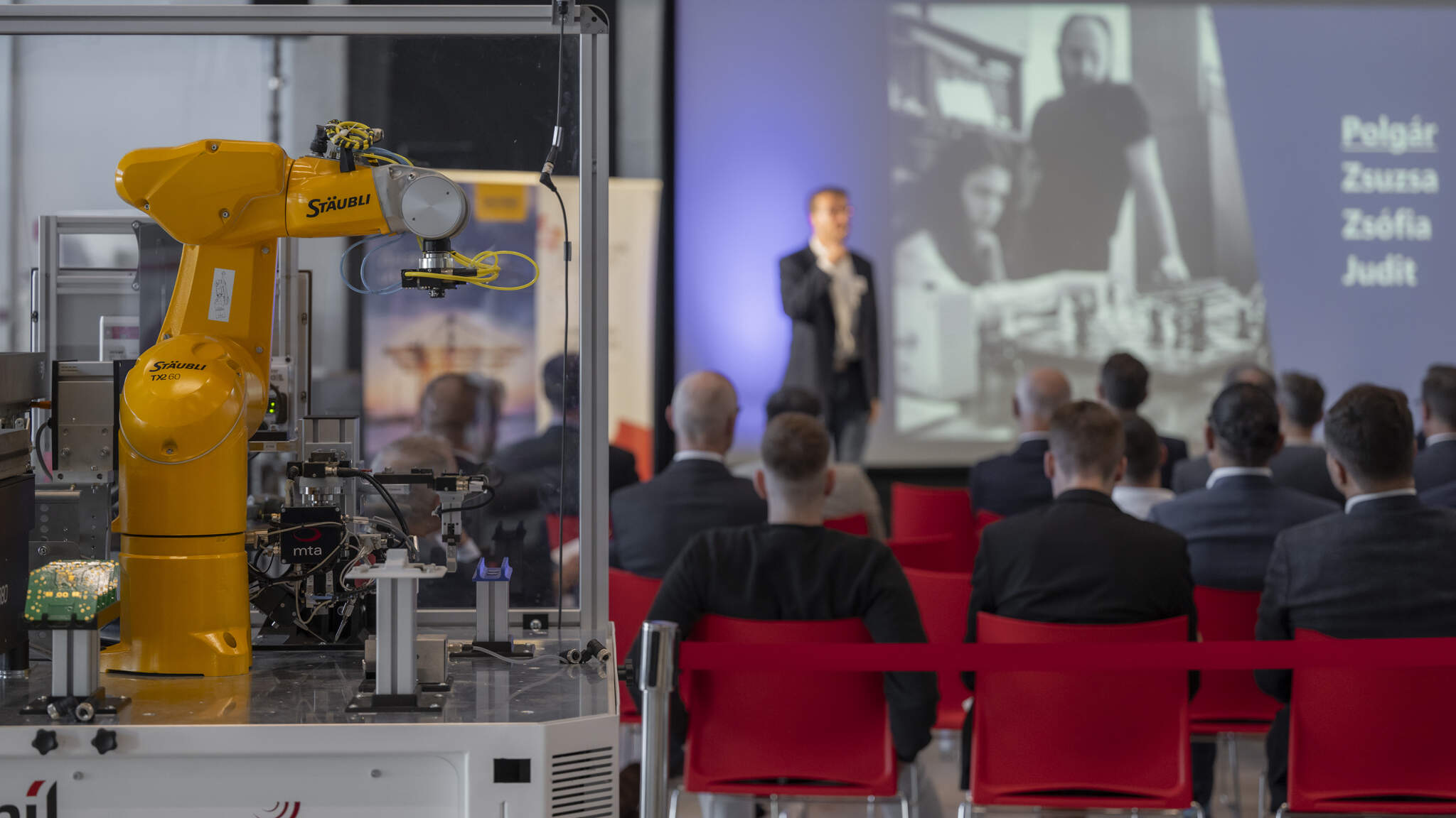 Die Fachveranstaltung von DACHSER Schweiz fand in den inspirierenden Räumlichkeiten des Innovation Parks in Biel/Bienne statt. (Copyright Bild: Sandra Gill)