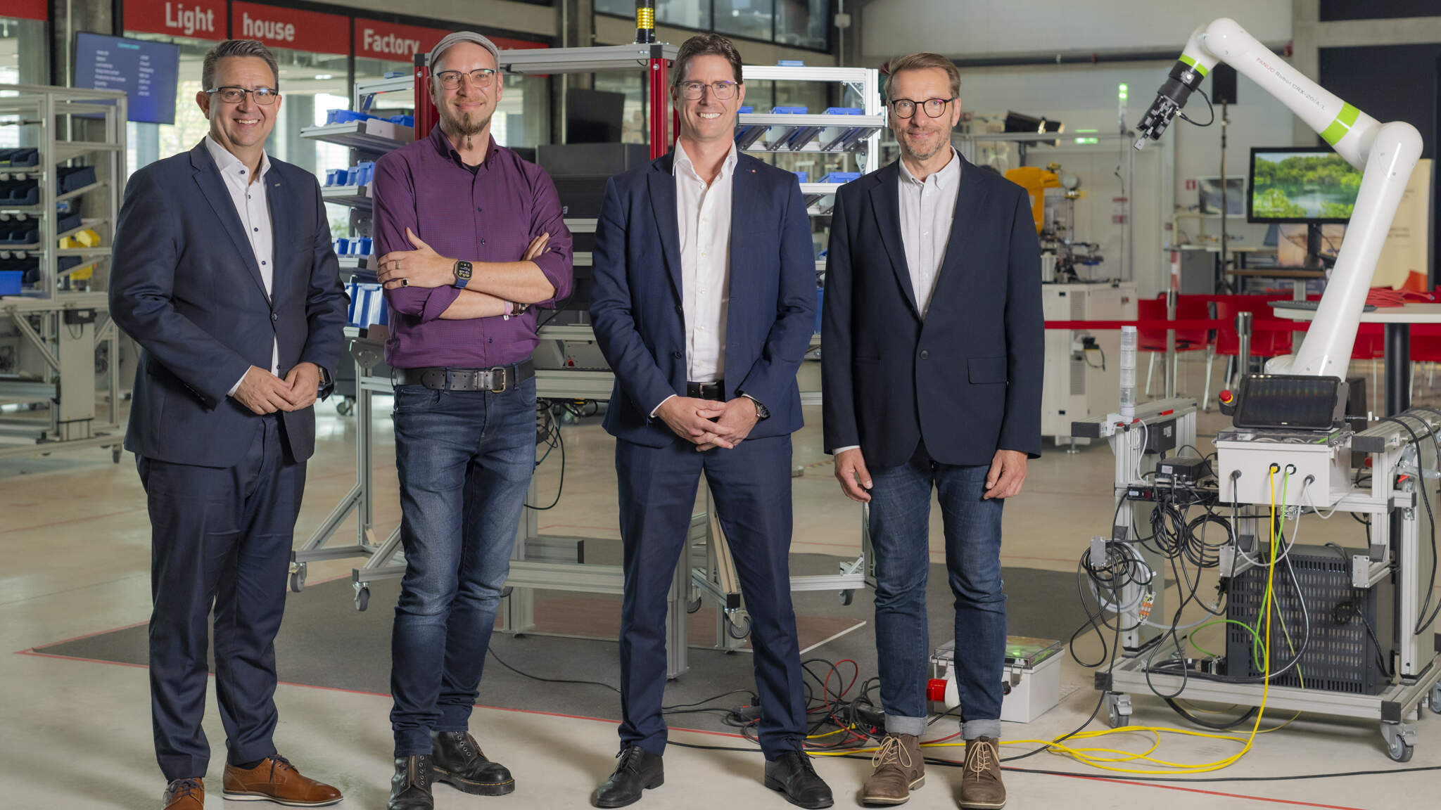 Von links nach rechts: Stefan Hohm, CDO und Vorstand der DACHSER SE, Prof. Dr. Markus Hackenfort, ZHAW Angewandte Psychologie, Lars Guggisberg, Nationalrat, Dr. Markus Ramming, Neuroleadership-Experte. (Copyright Bild: Sandra Gill)