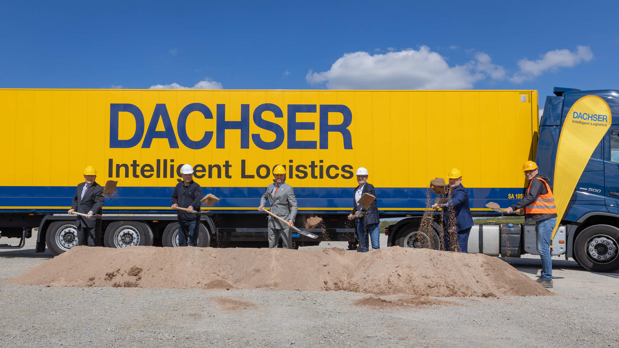 De gauche à droite: André Tonat, directeur des ventes DACHSER Erfurt, Michael Beyer, directeur de projet, OFB Projektentwicklung, Dr Rimbert J. Kelber, Directeur général DACHSER Erfurt, Ralph Holeschovsky, gérant de la succursale du groupe immobilier Helaba, Hardy Kutz, directeur de la logistique contractuelle DACHSER Erfurt, Andras Hagen, directeur de projet Max Bögl, entrepreneur